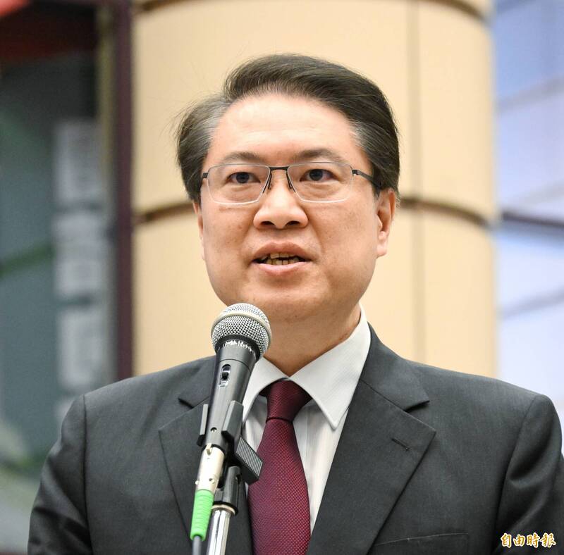 林右昌指出，未來民進黨將饰演執政團隊與社會聯結的大平台，積極連結公民倡議團體與NGO社團，擴大民進黨執政的社會基礎。（記者方賓照攝）