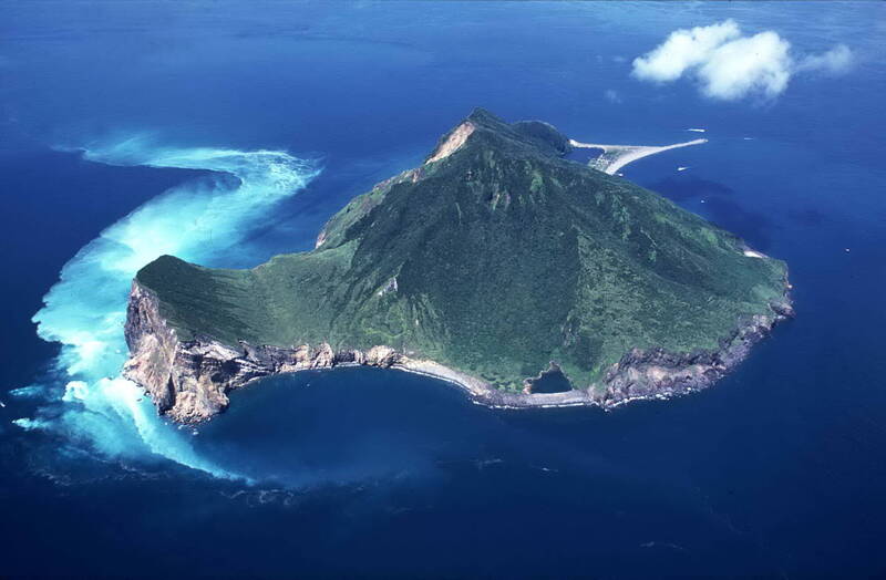 凱米颱風來勢洶洶，宜蘭龜山島23到26日封島4天。（圖由東北角風管處提供）