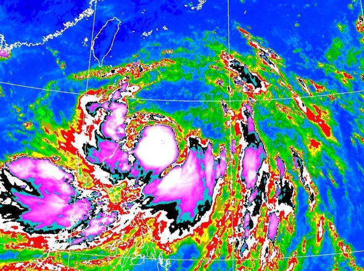 今（22日）晨凱米颱風結構好轉，未來配合較佳的海溫條件，加上沒有太明顯的不利大氣因素干擾，強度將會逐漸開始有大幅增強機會。（圖擷自中央氣象署）