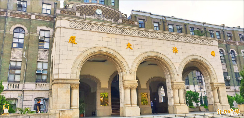 憲法法庭日前裁定國會擴權法案暫停適用後,發現有民眾至司法院臉書留言威脅大法官人身安全,引起府院、警政高層高度關注。(記者楊國文攝) 憲法法庭日前裁定國會擴權法案暫停適用後,發現有民眾至司法院臉書留言威脅大法官人身安全,引起府院、警政高層高度關注。(記者楊國文攝)