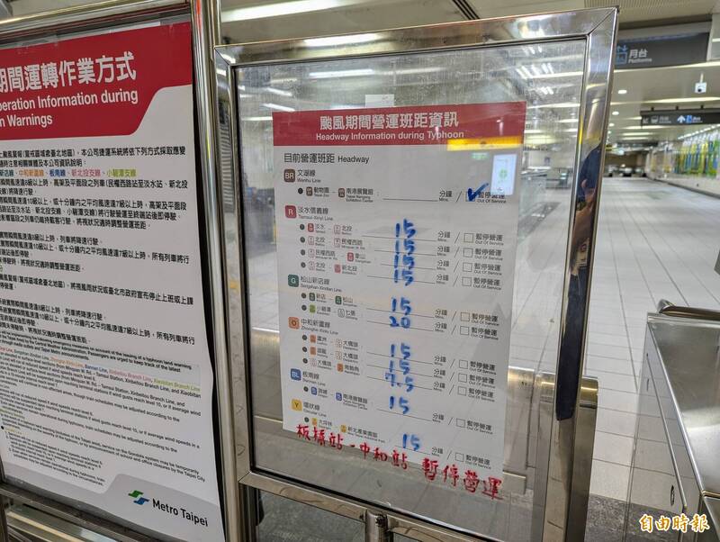 台北捷運25日全線營運，班距約15分鐘。（記者林承鴻攝）