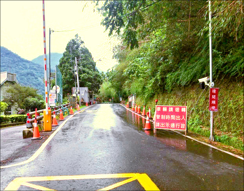 南橫公路台廿臨一○五線○K至四十四K（梅山口至向陽）路段，今天上午七點實施預警性封閉。（公路總局提供）