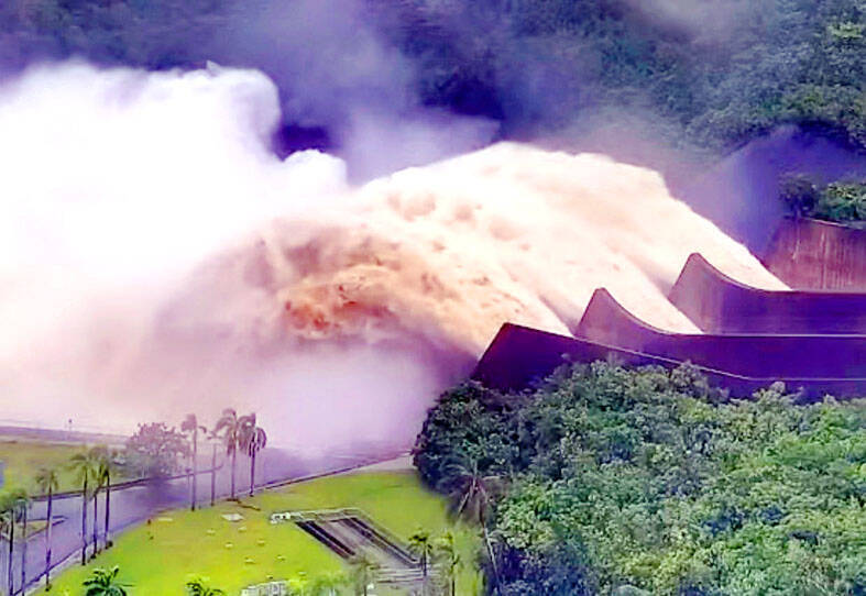 
Water is released from the Zengwen Reservoir in Chiayi County yesterday following torrential rains brought by Typhoon Gaemi.
Photo courtesy of the Water Resources Agency’s Southern Region Water Resources Office