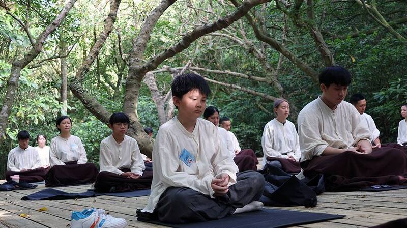 靈鷲山無生道場舉辦跨界青年第二屆「超人營」3天2夜禪修活動，最年輕的學員僅13歲。（靈鷲山提供）