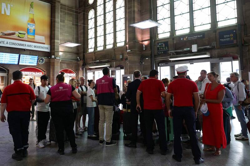 巴黎奥运开幕式前几小时，法国高铁遭恶意破坏，SNCF（法国国家铁路公司）敦促乘客尽快离开火车站。 （法新社）(photo:LTN)