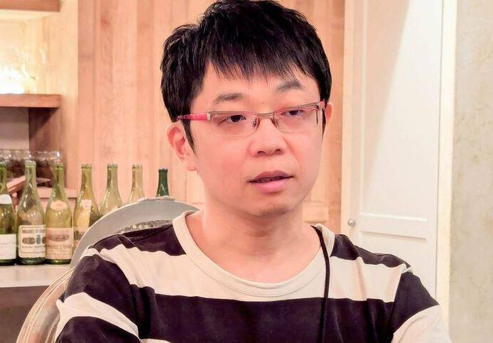 「來栖けい」中了2億日圓樂透,便將全部彩金用於追尋美食的夢想,不到5年就花光彩金。(擷取自社群平台「X」) 「來栖けい」中了2億日圓樂透,便將全部彩金用於追尋美食的夢想,不到5年就花光彩金。(擷取自社群平台「X」)