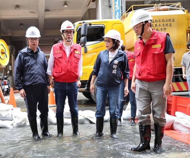 高雄三民區大樓淹水 康裕成感謝國軍、台電、市府團隊即刻救援