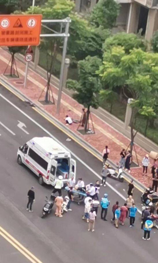 中國湖南省長沙市月湖大市場今天凌晨發生一輛汽車衝撞路人造成嚴重傷亡事件，圖為長沙市去年發生汽車衝撞行人事故。（圖片擷取自微博）