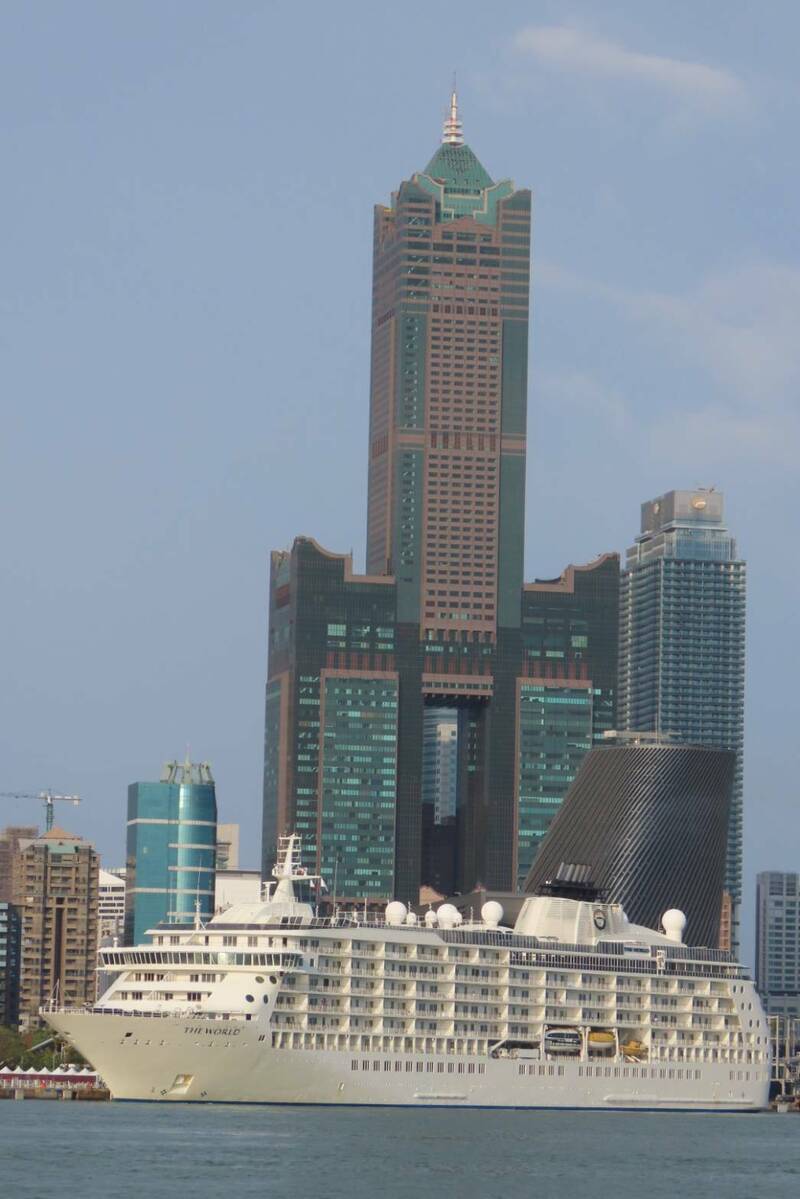 世界號郵輪停高雄港3天2夜 逾百位「郭台銘」級旅客消費力受矚目