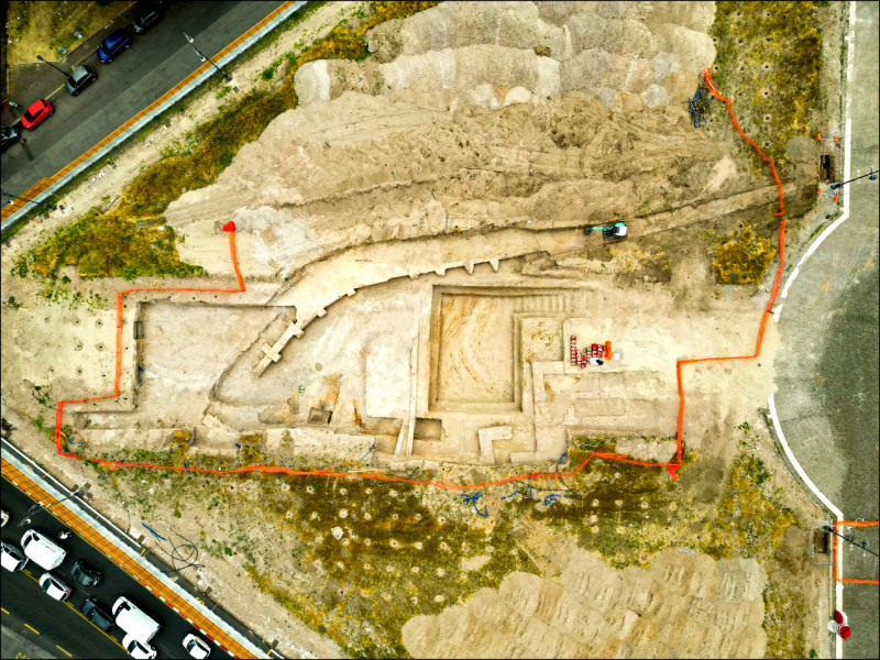 中英對照讀新聞》Remains of ancient Papal palace believed to have been found in ...