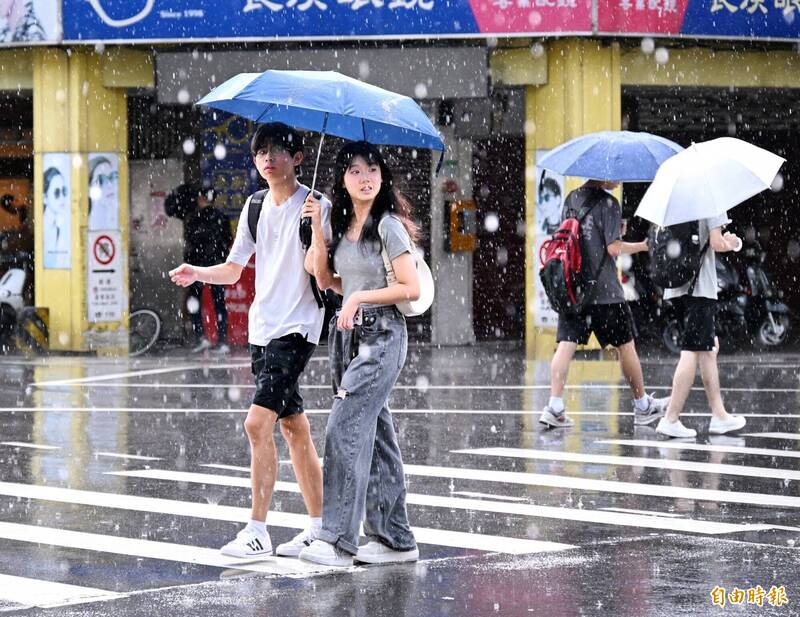 今日午後因熱力作用，在台灣西半部地區有機會發生短延時大雨或豪雨。（資料照）