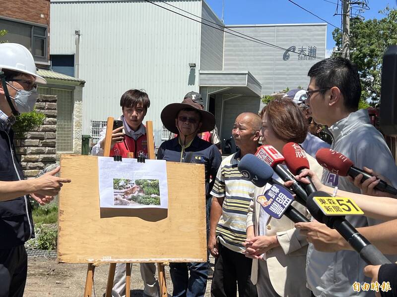 台中神岡陽明橋下游護岸邊坡崩毀 民代會勘盼地方中央攜手早日復建