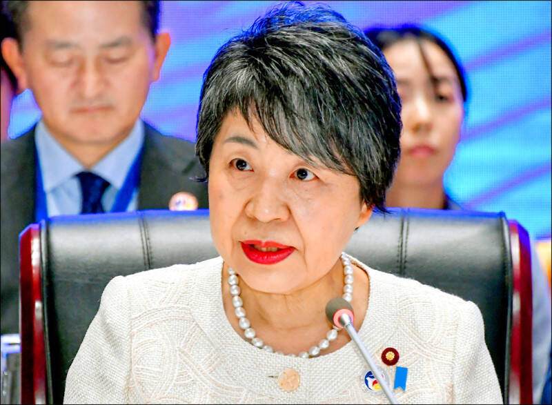 日本外相上川陽子上月26日到寮國出席東協外長會議，並與中國外長王毅舉行雙邊會談。（歐新社）