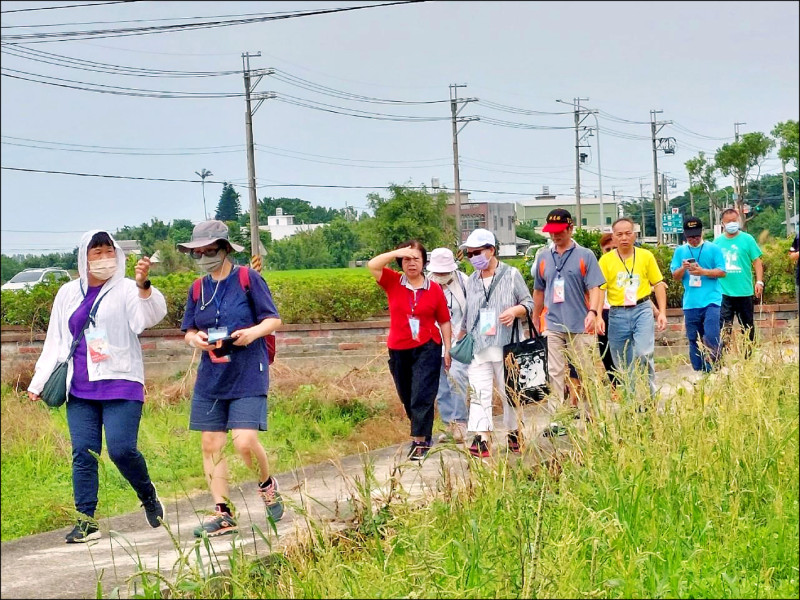 富岡地區培訓導覽員,引導遊客走入客庄,認識在地文化。(富富.小山岡團隊提供) 富岡地區培訓導覽員,引導遊客走入客庄,認識在地文化。(富富.小山岡團隊提供)