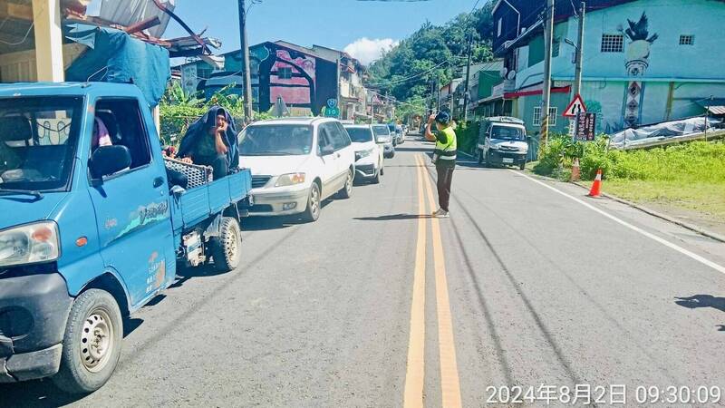 台29線甲仙通往那瑪夏道路受凱米颱風侵襲損壞，公路單位緊急搶修今天上午9點有條件開放通車。（甲仙工務段提供）（記者黃佳琳攝）