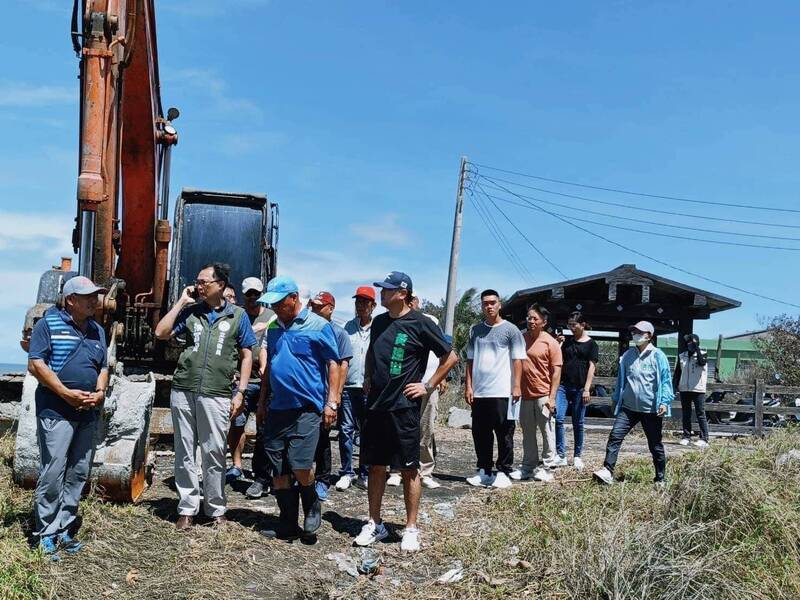 徐富癸現勘。(徐富癸辦公室提供) 徐富癸現勘。(徐富癸辦公室提供)