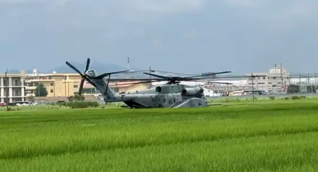 美軍直升機疑因引擎故障 迫降日本神奈川稻田