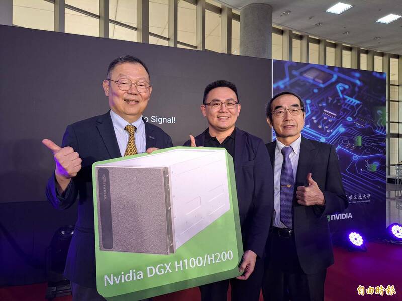 台灣大專院校首座DGX H100/H200伺服器今天在陽明交大啟用,且是全台大專院校首座AI高速運算平台。(記者洪美秀攝) 台灣大專院校首座DGX H100/H200伺服器今天在陽明交大啟用,且是全台大專院校首座AI高速運算平台。(記者洪美秀攝)