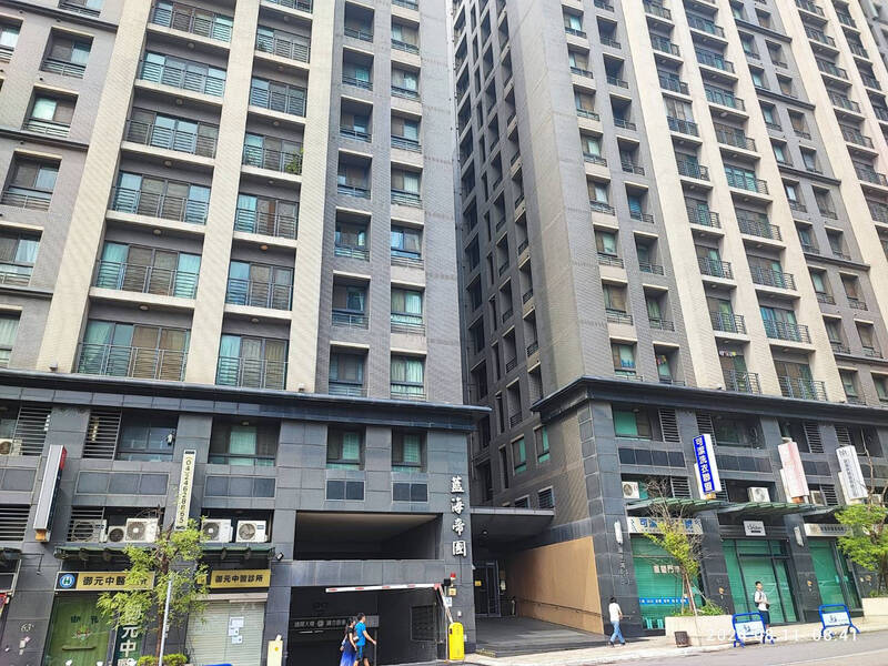 Re: [新聞] 台中妙齡女西屯墜15樓亡 母客廳目擊崩潰