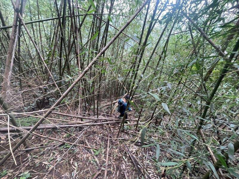 2山友南坑山域迷路手機沒電，消防人員冒雨花2天分別救援。（圖由苗栗縣政府消防局第五救災救護大隊提供）