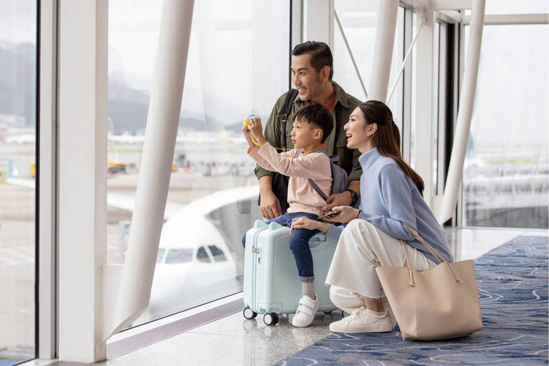 國泰航空即起推出優惠，8月30日前在國泰航空官網訂購由台北或高雄出發至26個航點來回機票，可享經濟艙85折起、商務艙93折起優惠。（國泰航空提供）