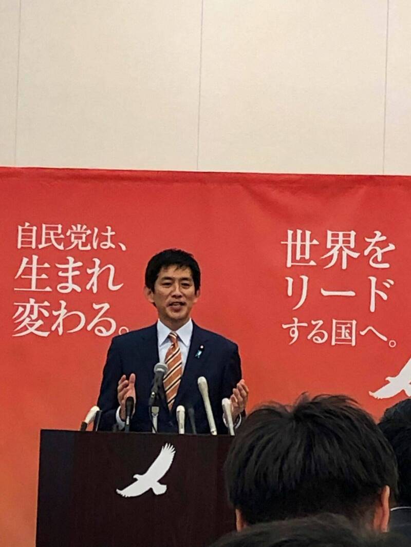 日本前經濟安保擔當大臣小林鷹之19日宣布參加下月舉行的自民黨總裁選舉。（路透）