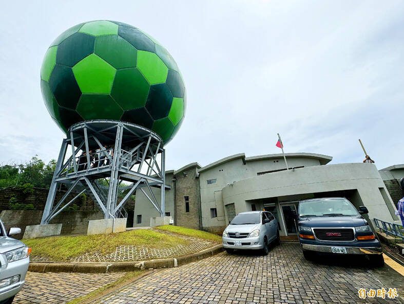 
The Kenting Weather Radar Station is pictured in Pingtung County on Monday.
Photo: Tsai Yun-jung, Taipei Times