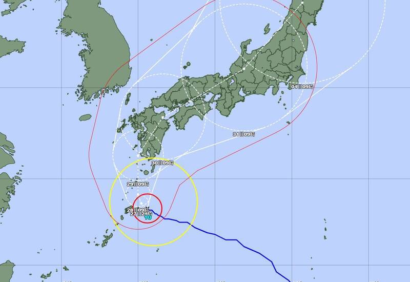 「珊珊」颱風開始龜步轉向，預估明起直撲九州，橫掃四國、關西一帶，整個影響日本的時間恐長達3-4天。（圖擷自中央氣象署）