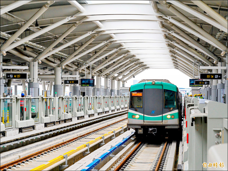 捷運RK1岡山車站從九月一日起，將正式營運與收費。（記者葛祐豪攝）