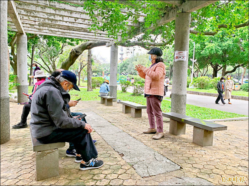 台北市政府社會局自8月12日起發放1500元敬老金，目前已有約40萬人領取。 示意圖。（資料照）