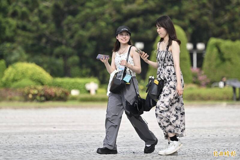 明（5）日执續受到颱風外圍環流影響，東南部地區及恆春半島雨勢仍明顯，宜花及基隆北海岸、南部地區則有局部至稀薄短暫雨。（資料照）