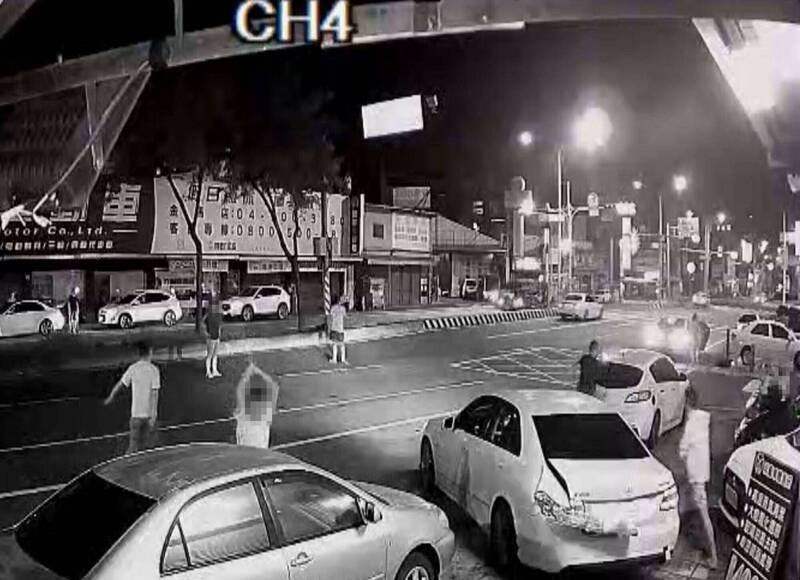 彰化5男持球棒狠砸4車 4嫌被逮