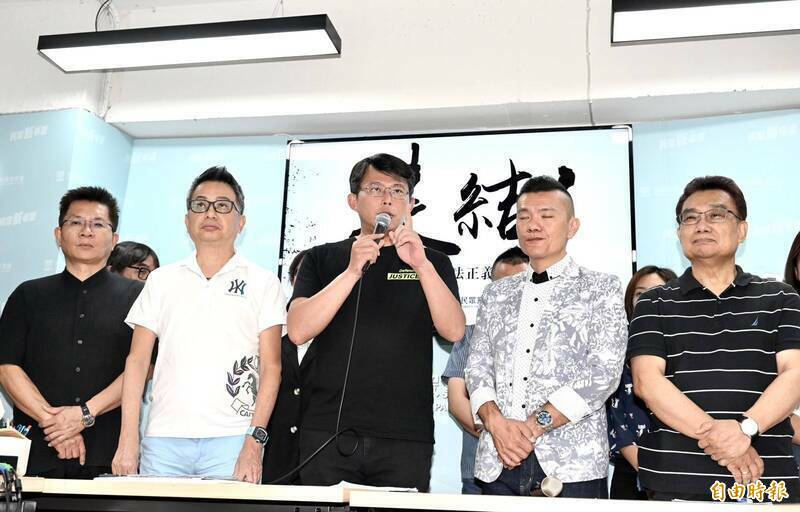 民眾黨6日召開緊急擴大會議，民眾黨立委黃國昌會後宣布啟動「全黨動員、全國開講」。（資料照）