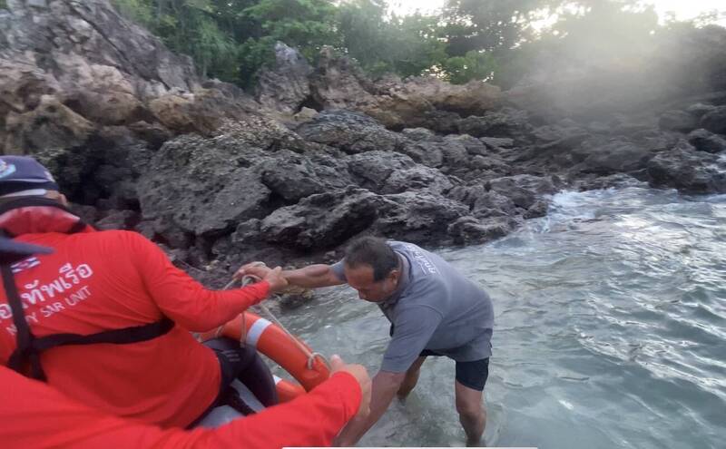 泰國1名船員3日不慎落海，在海上漂流4天後終於獲救。（擷取自泰國皇家海軍FB）