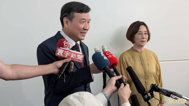 新任駐日代表李逸洋今天到任，在羽田機場以日語發表到任感言。（記者林翠儀攝）