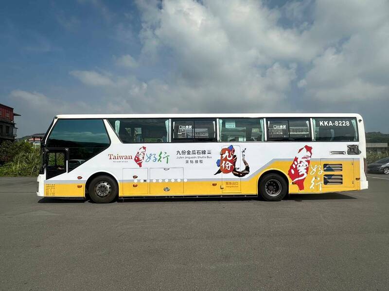 台灣好行965線啟航，一車暢遊雙北到九份。（圖由新北市觀旅局提供）