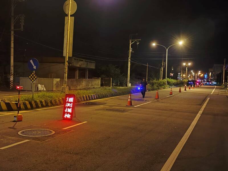 台西分局即日起加強取締違規超速、酒後駕車、闖紅燈、逆向行駛等重大交通違規。（台西分局提供）