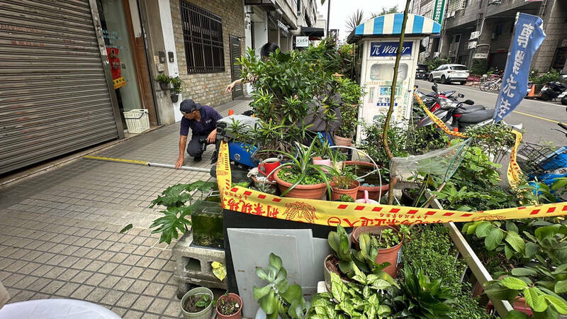 陳男一絲不掛墜落花盆處死亡。（民眾提供）