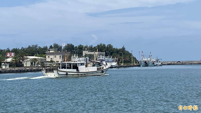 將軍水產加工及物流運籌中心鄰近將軍漁港。（記者楊金城攝）