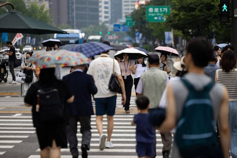 南韓待業超過3年青年 逾3成選擇「在家躺平」