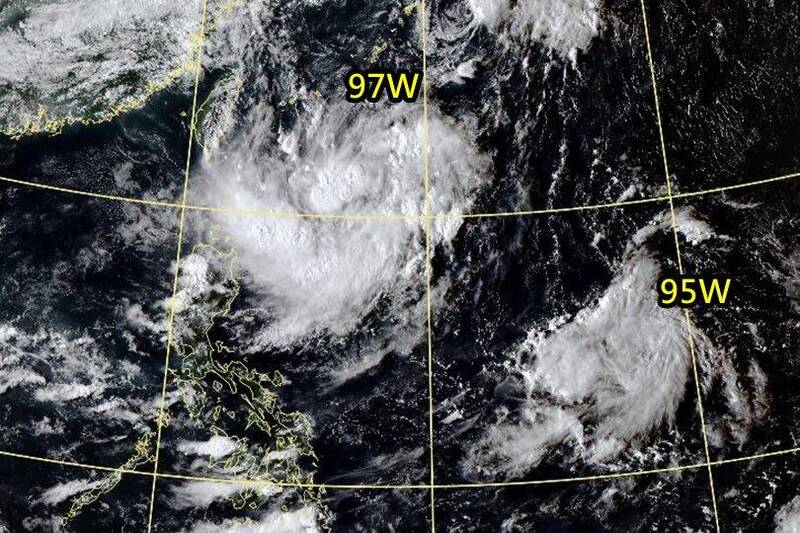 位於關島海面的熱帶擾動「95W」（TD21）發展速度更快，可能明天就增強為第17號颱風「燕子」。（圖擷自中央氣象局）