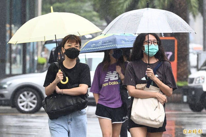 輕度颱風「山陀兒」撲向台灣，氣象署預報員張竣堯透露9縣市放颱風假機率高。示意圖，圖與新聞人物無關。（資料照）