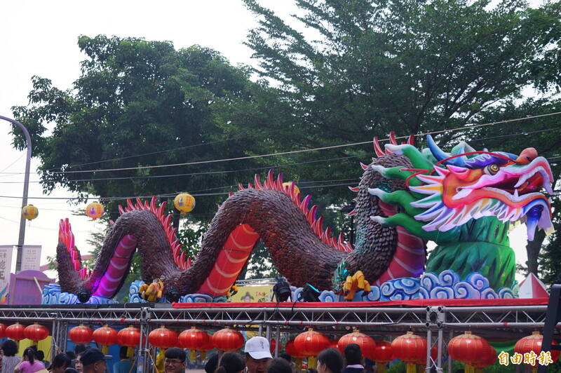 大總理府前的烏魚子龍麟。（記者陳彥廷攝）