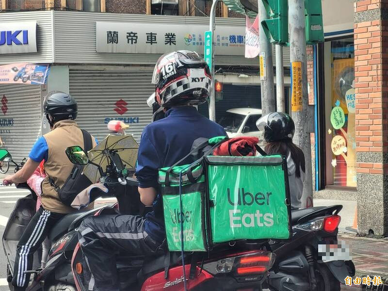 若新北市政府宣布停止上班，外送平台業者應即刻停止外送服務，保障勞工安全。（記者賴筱桐攝）