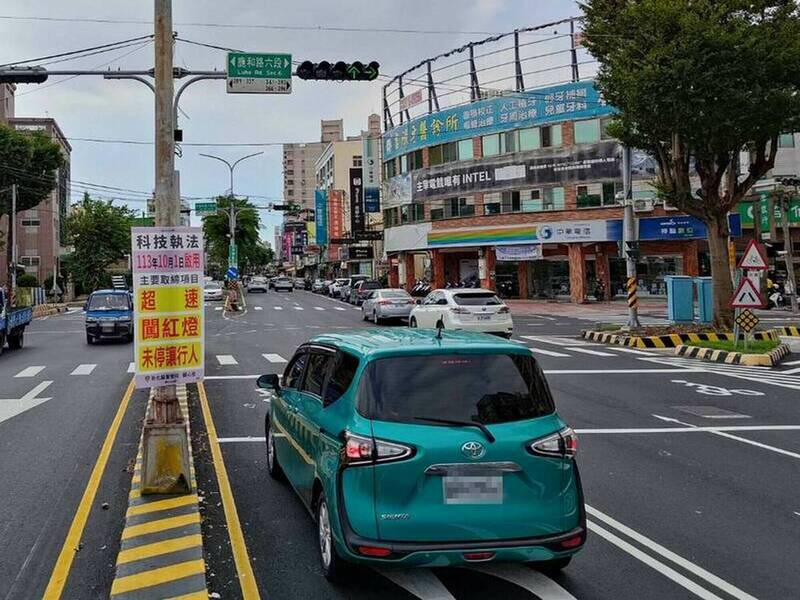 和美鎮道周路與鹿和路6段路口科技執法具有取締超速、闖紅燈、車未禮讓行人。（交通隊提供）