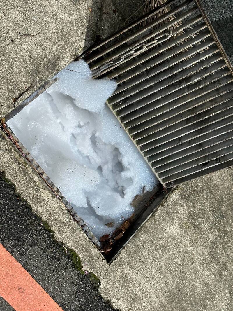 中和社區消防泡沫外流污染  新北環保局緝凶開罰