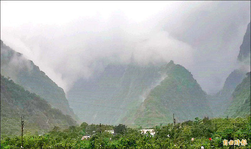 花蓮縣在這次山陀兒颱風期間，受惠於土石流警戒預報，及時做好各種防範及撤離作業。（記者游太郎攝）