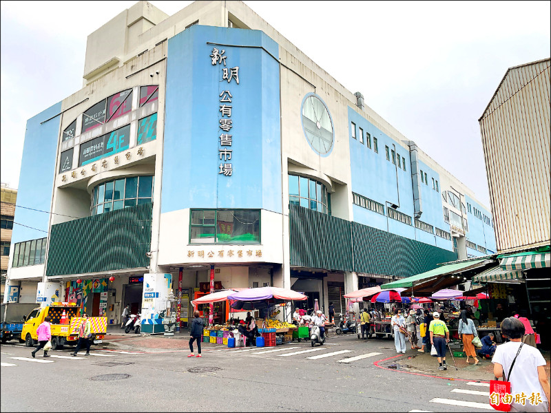 中壢新明市場為海砂屋，拆除重建、興建中繼市場費用高達三十二億元。（記者謝武雄攝）