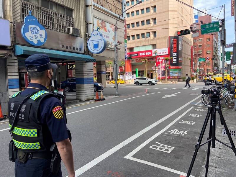 警方持續加強交通違規取締，盼能降低交通事故的發生機率。（警方提供）