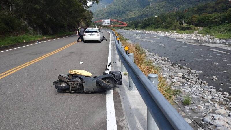 和平區東關路發生汽車與機車擦撞車禍，造成一死一傷。（民眾提供）